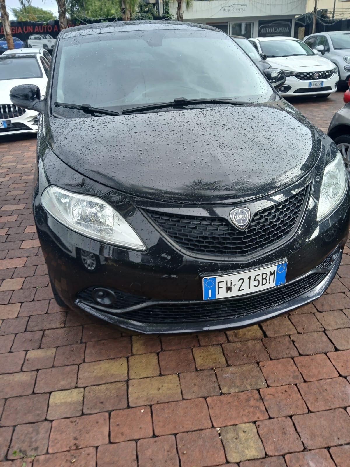 Lancia Ypsilon 1.2 69 CV 5 porte S&S Black and Noir