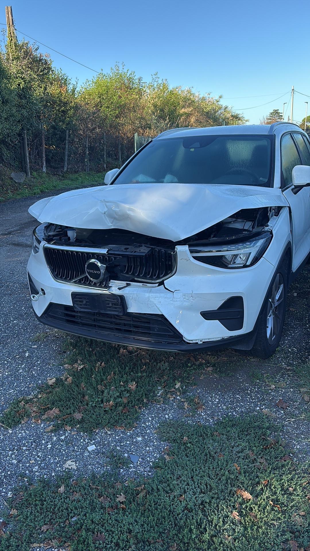 Volvo XC40 incidentata