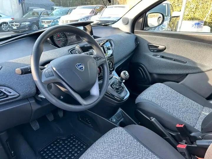Lancia Ypsilon 1.0 FireFly 5 porte S&S Hybrid Silver Plus