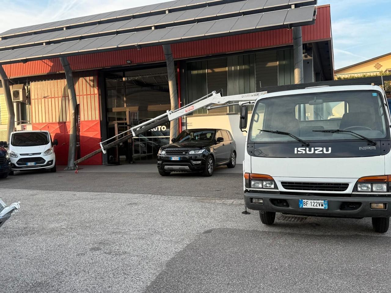 ISUZU NPR69L CON GRU BONFIGLIOLI
