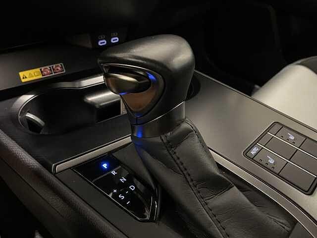Lexus UX Hybrid Design