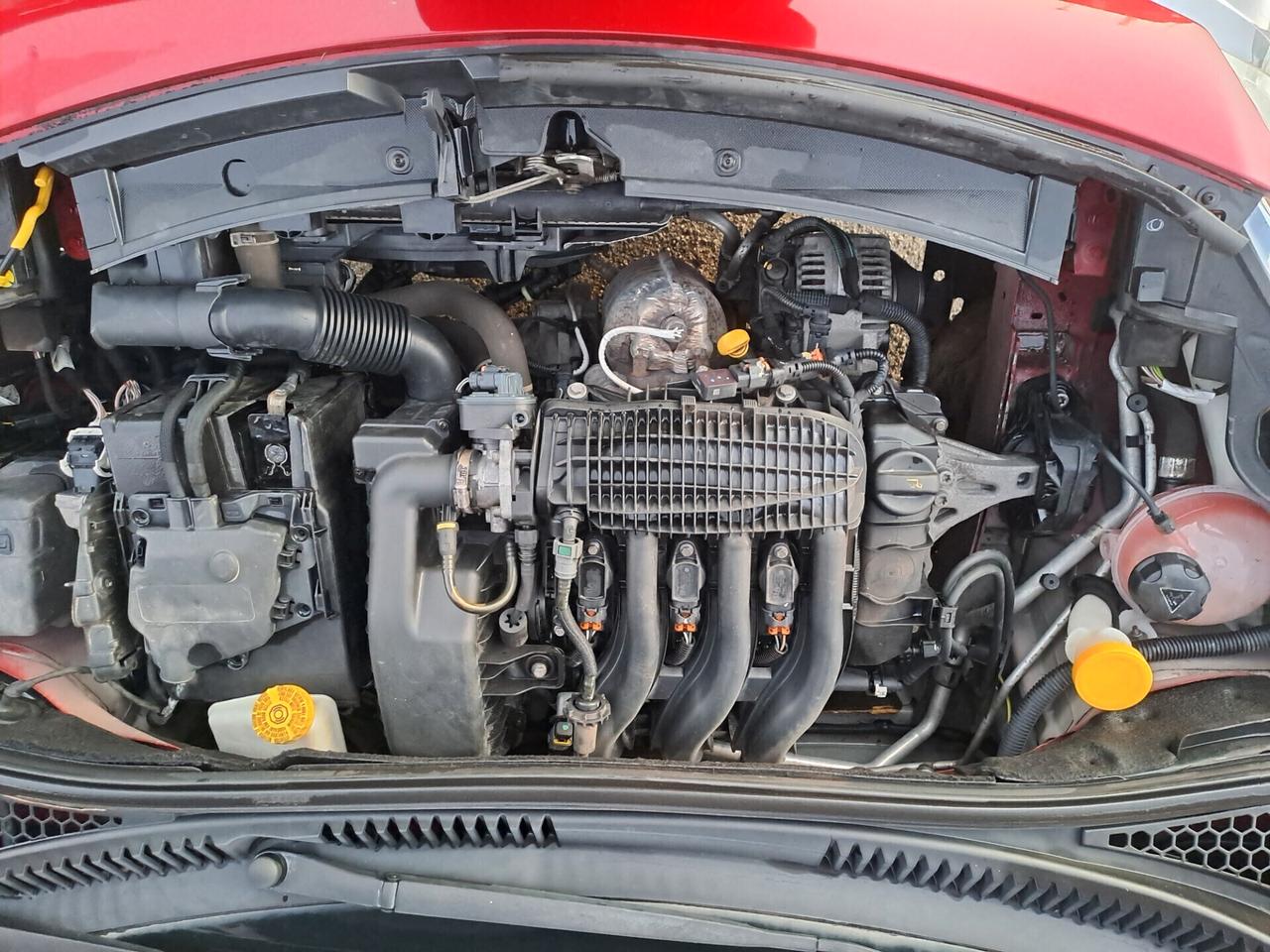 Citroen C3 1.2 benz Restayling km120.000