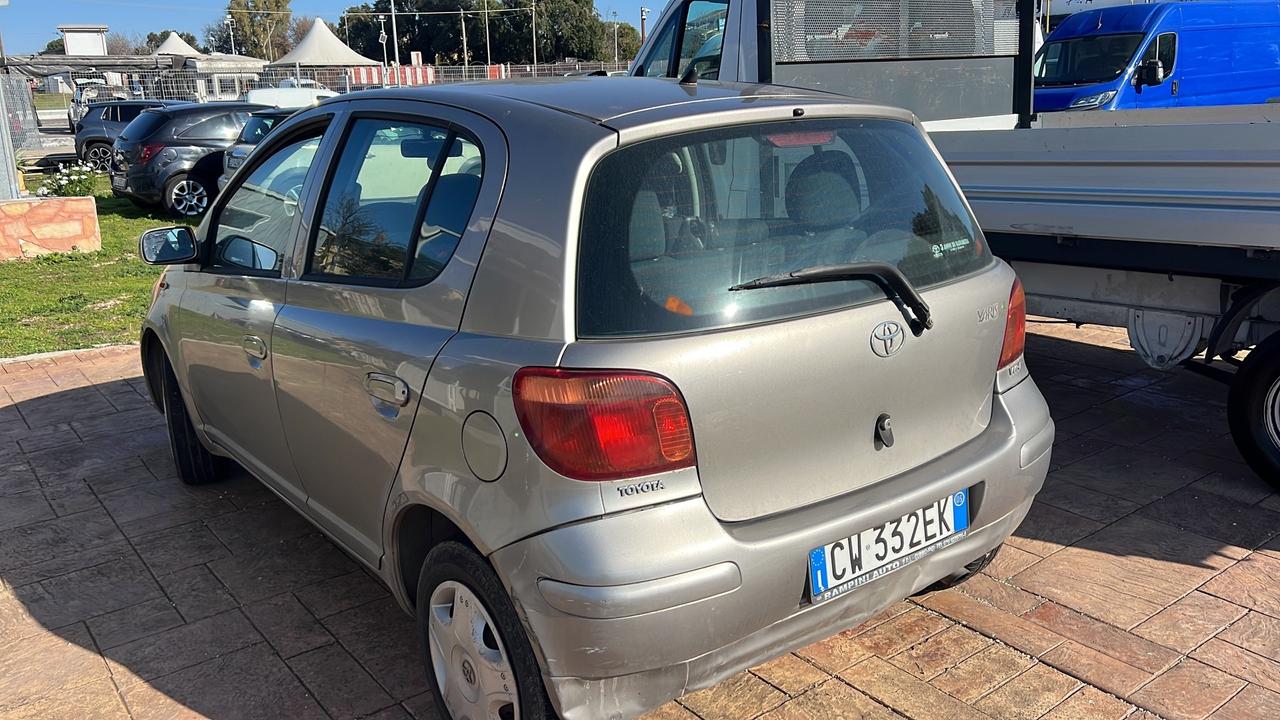 Toyota Yaris 1.0i 16V cat 5 porte Sol