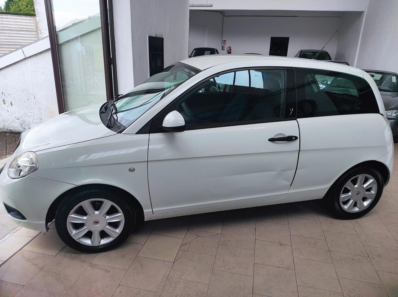 Lancia Ypsilon 1.2 Argento NEOPATENTATI