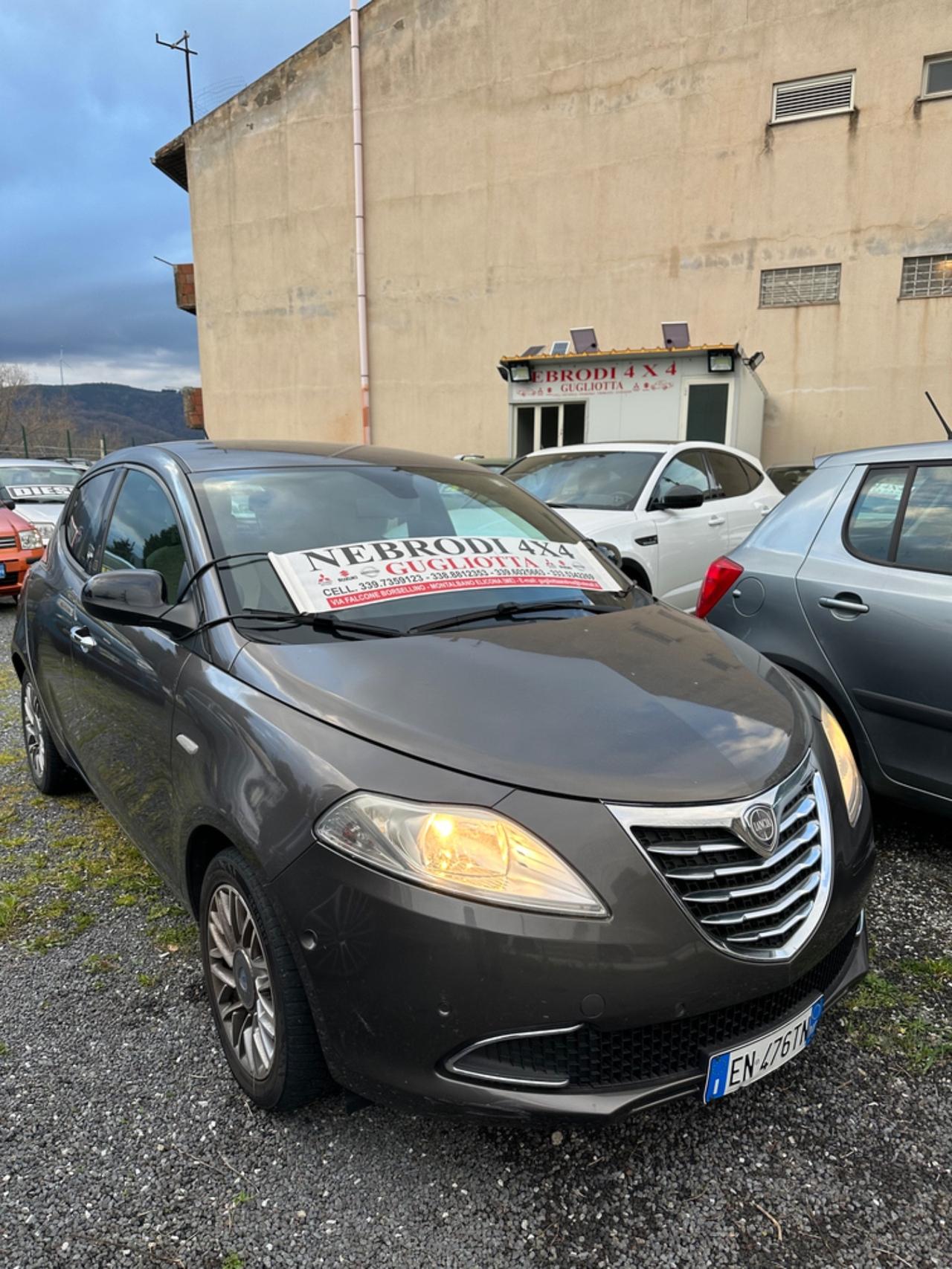 Lancia Ypsilon 1.2 69 CV 5 porte S&S Silver