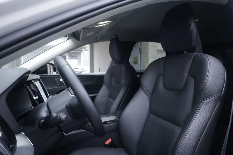 Volvo XC60 Volvo XC60 B4 (d) AWD automatico Plus Dark 145KW ANNO 2024
