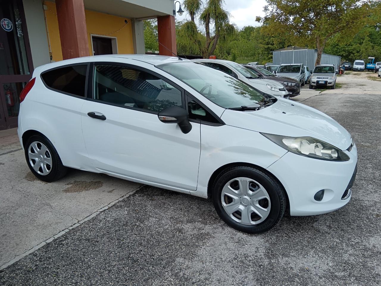Ford Fiesta 1.4 TDCI 68CV AUTOCARRO 2 POSTI