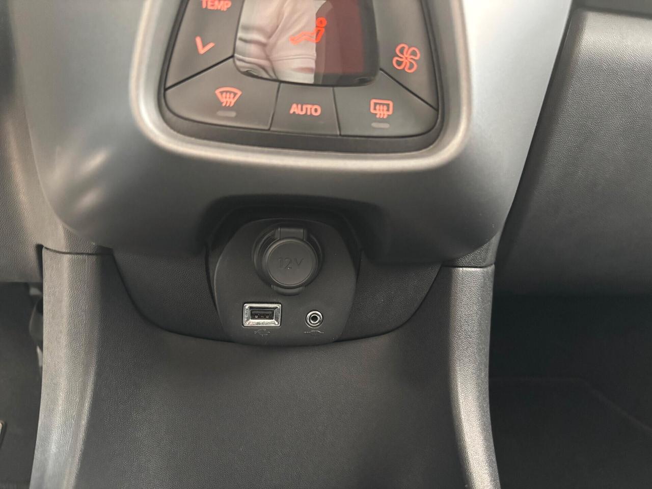 TOYOTA Aygo Connect 1.0 VVT-i 72 CV x-wave