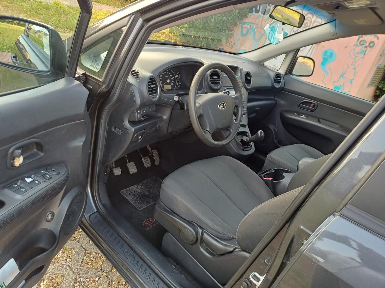 Kia Carens 2.0 CVVT LX Family