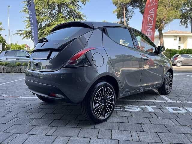 Lancia Ypsilon 1.0 FireFly 5 porte S&S Hybrid Ecochic Silver
