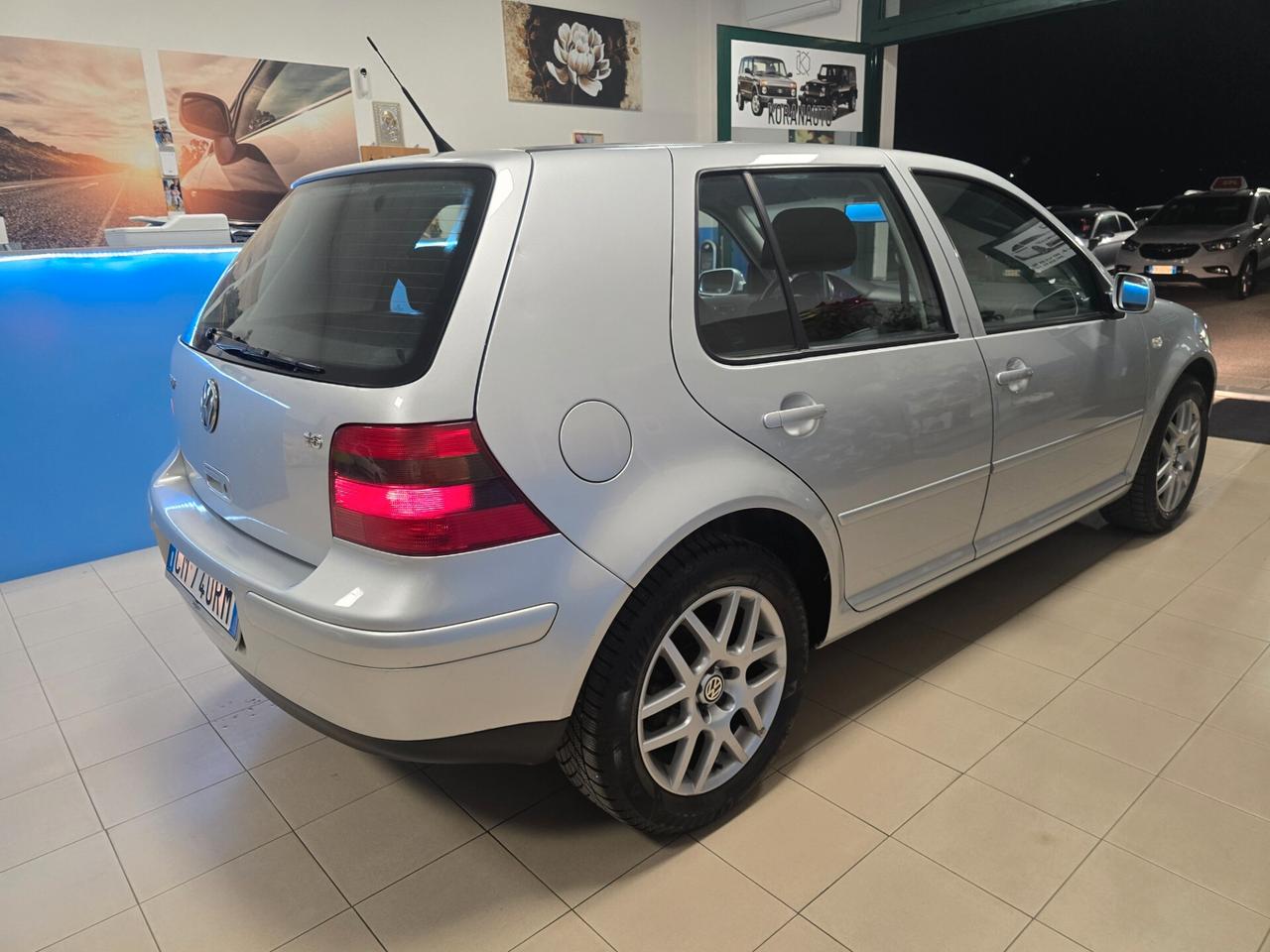 Volkswagen Golf 1.6 16V FSI 3p. Comfortline