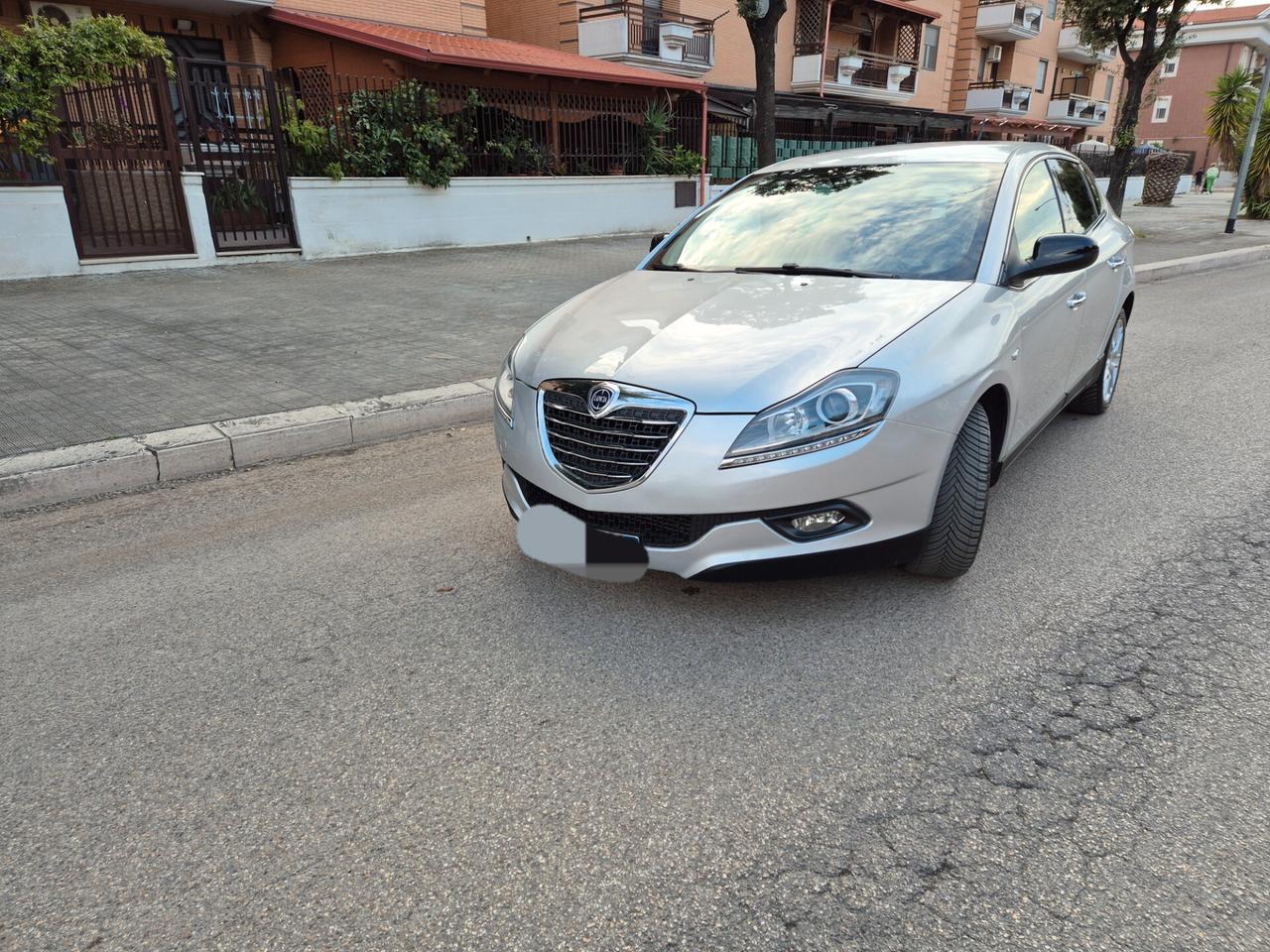 Lancia delta 1.6 multijet 120cv cambio automatico 2014