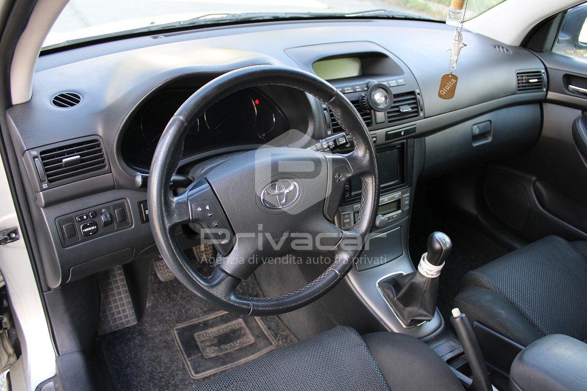 TOYOTA Avensis 2.0 D-4D 16V Station Wagon