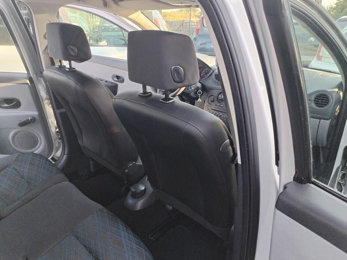 Renault Clio 1.2 16V 5 porte Confort 54000KM DEL 2006 UNIPRO DEL 1941 MANUTENZIONI PRE CONSEGNA