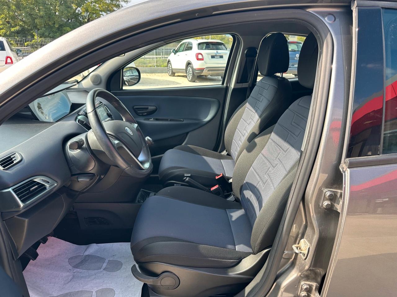 Lancia Ypsilon 1.0' Hybrid Platino FULL OPTIONAL