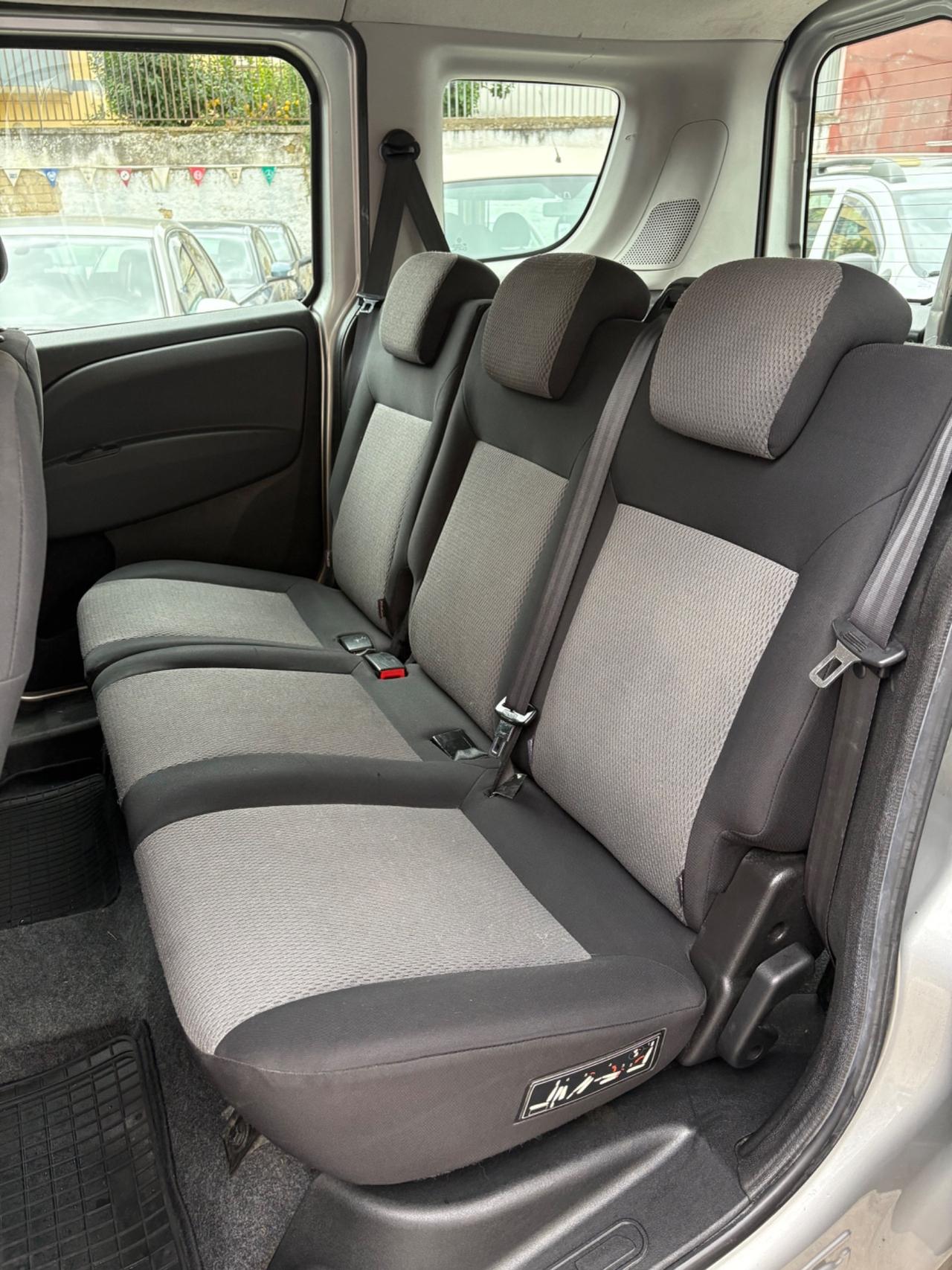 Fiat Doblò 1.6 MJT furgone con 5 posti