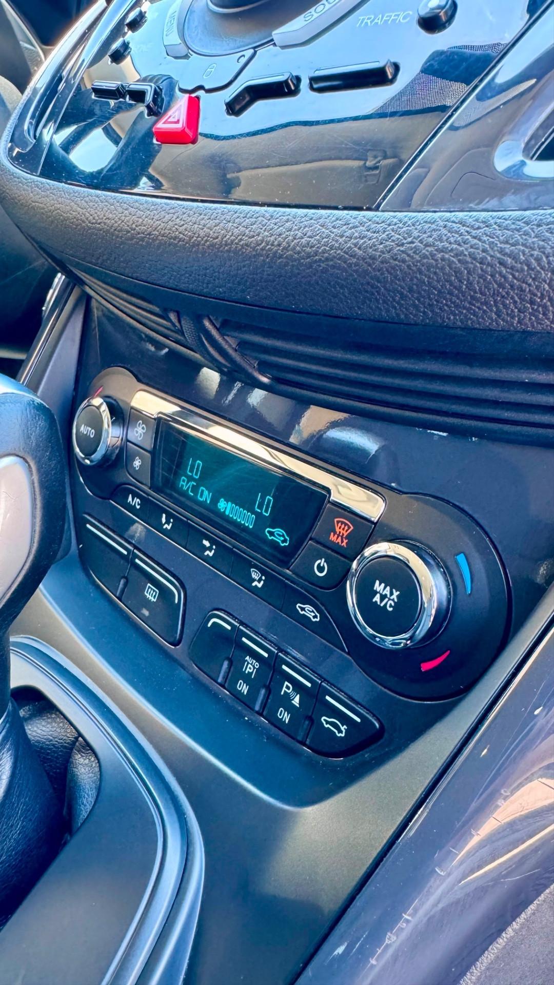 Ford Kuga 2.0 TDCI 140 CV 4WD Powershift Business