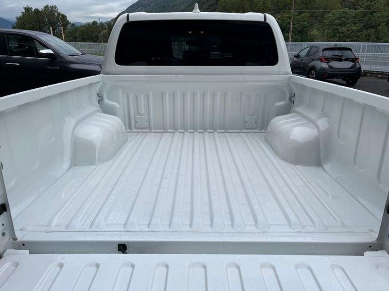 Toyota Hilux doppia cabina Lounge 2.4 cc automatico