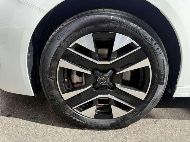 Peugeot 208 1.2 Hybrid Allure 110cv e-dcs 6