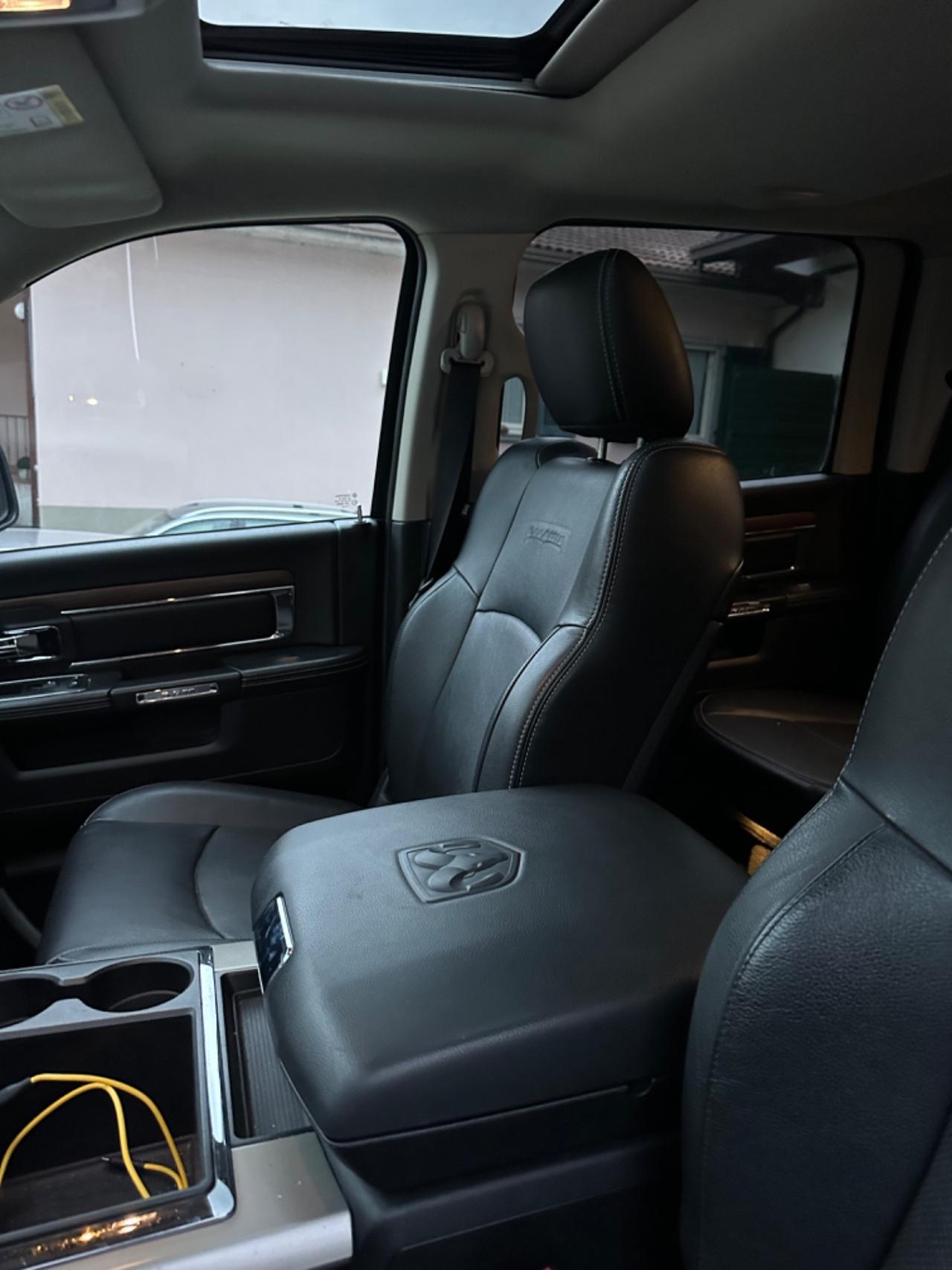 Dodge RAM LARAMIE AMATORE 4x4 KMCERT UNICOPR