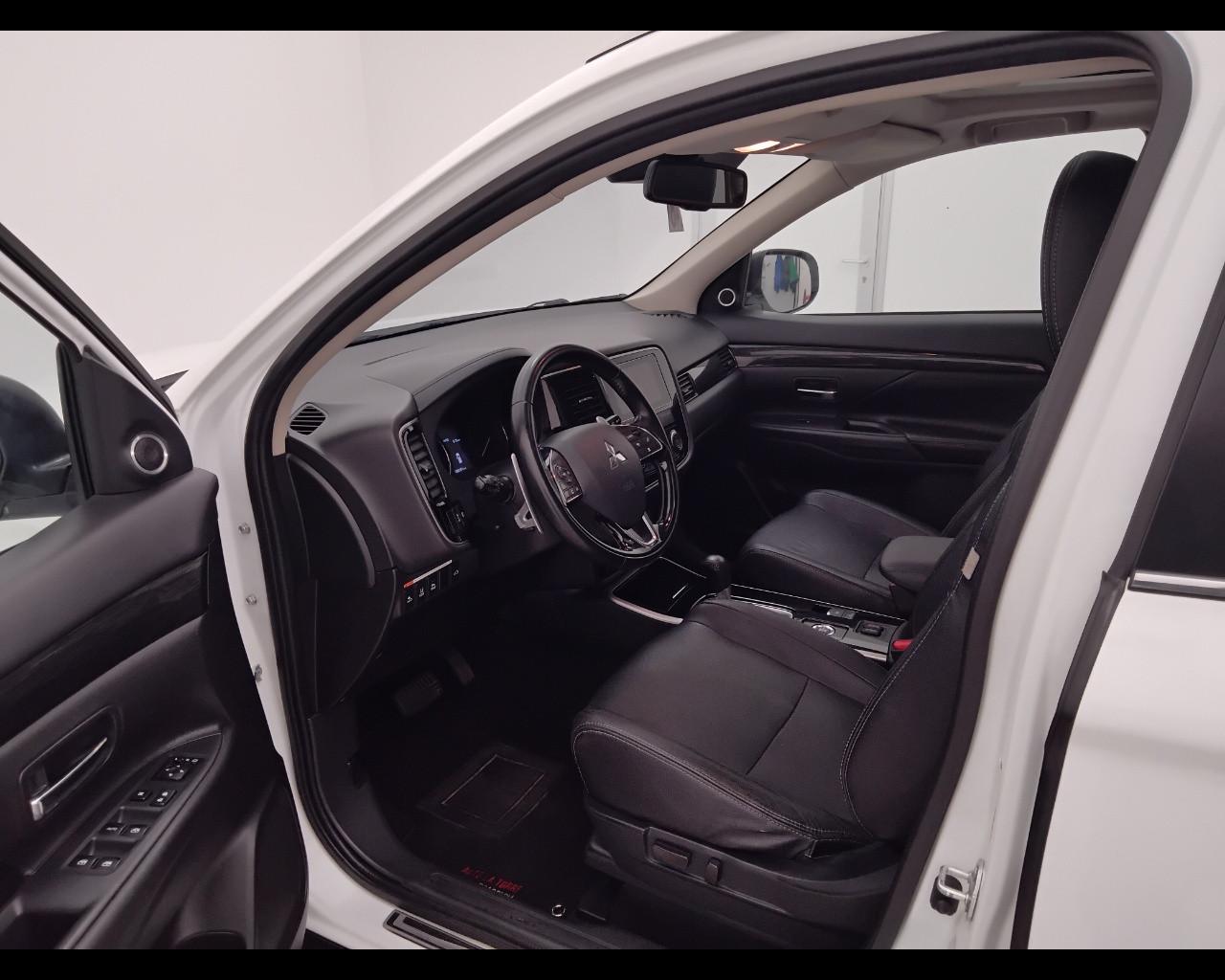 MITSUBISHI Outlander III 2016 - Outlander 2.2 Instyle Plus Sda Diam.Pac