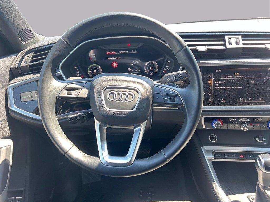 AUDI Q3 45 1.4 tfsi e identity black s-tronic del 2024