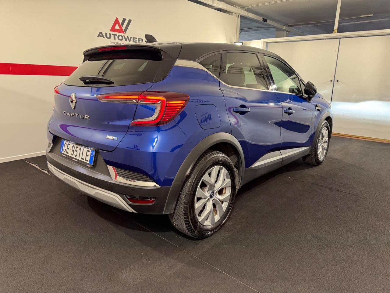 Renault Captur Plug-in Hybrid E-Tech 160 CV Initiale Paris