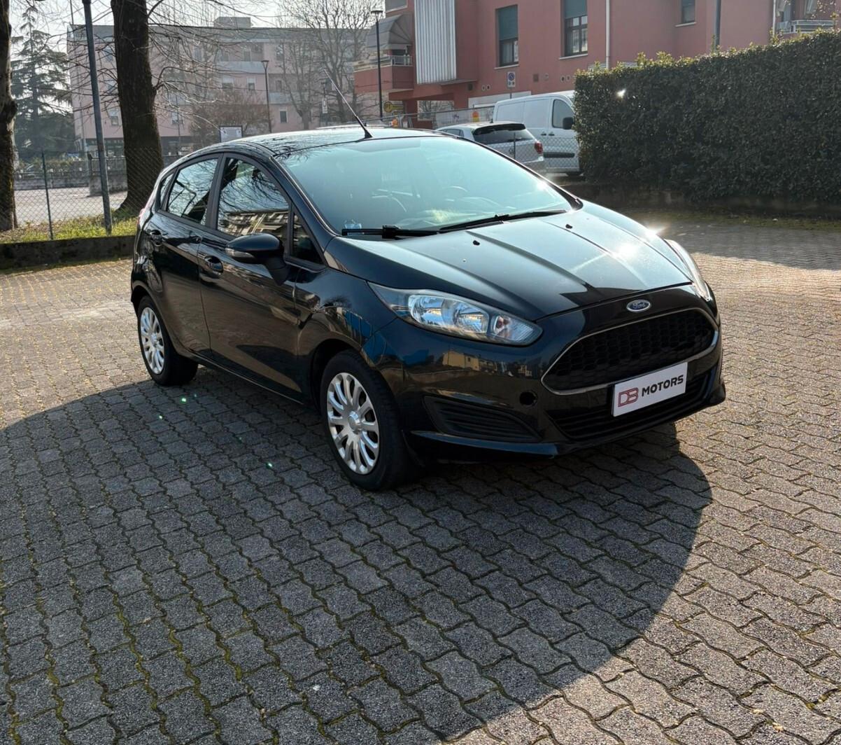 Ford Fiesta 1.2 60CV 5 porte Black & White Edition