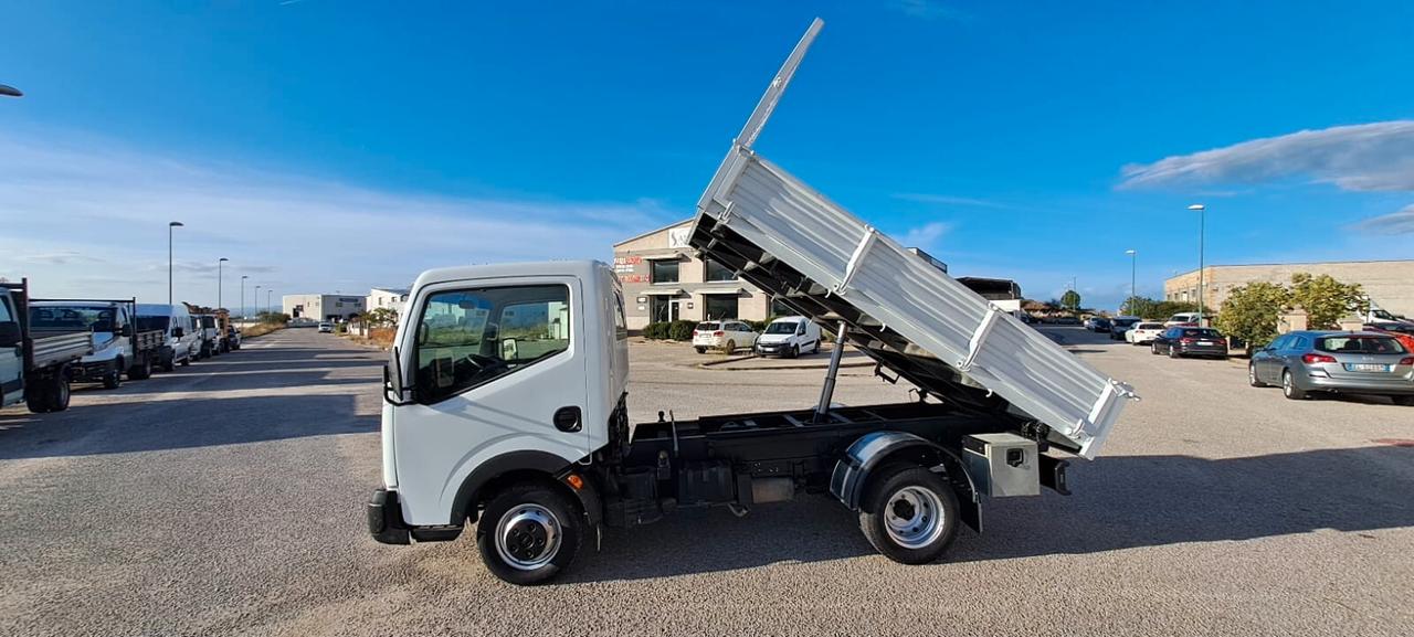 Nissan Cabstar Ribaltabile Trilaterale