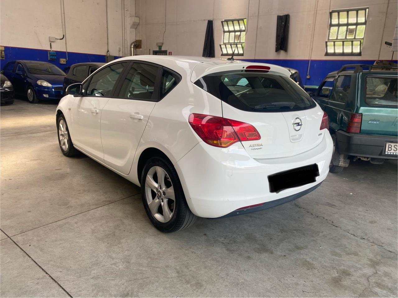 Opel Astra 1.7 CDTI 110CV 5 porte berlina