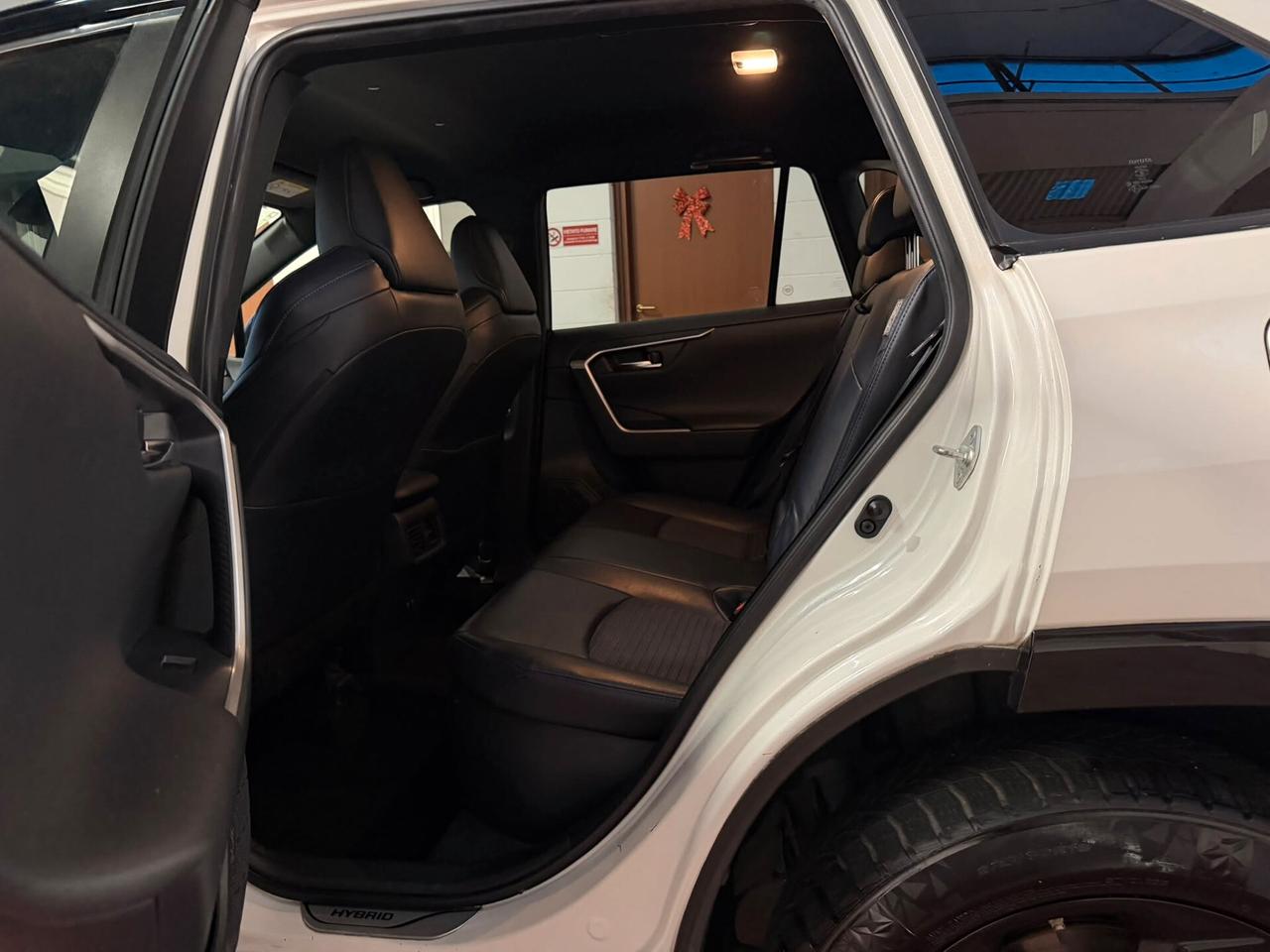 Toyota RAV 4 2.5 HV (222 CV) E-CVT AWD-I LOUNGE (163 KW)