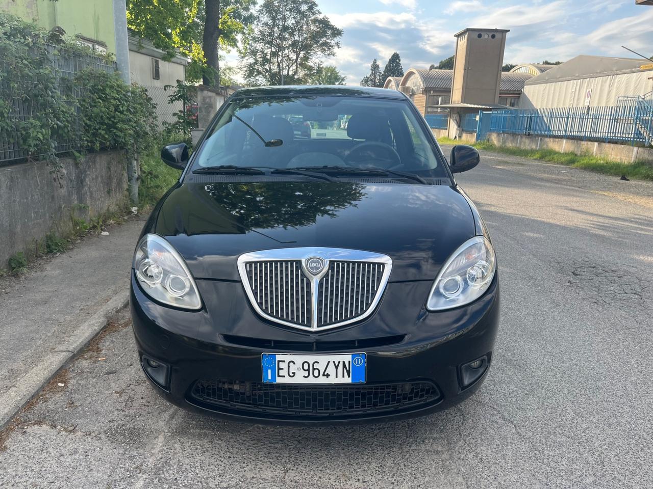 Lancia Ypsilon 1.2 69 CV Platinum 200.000 KM