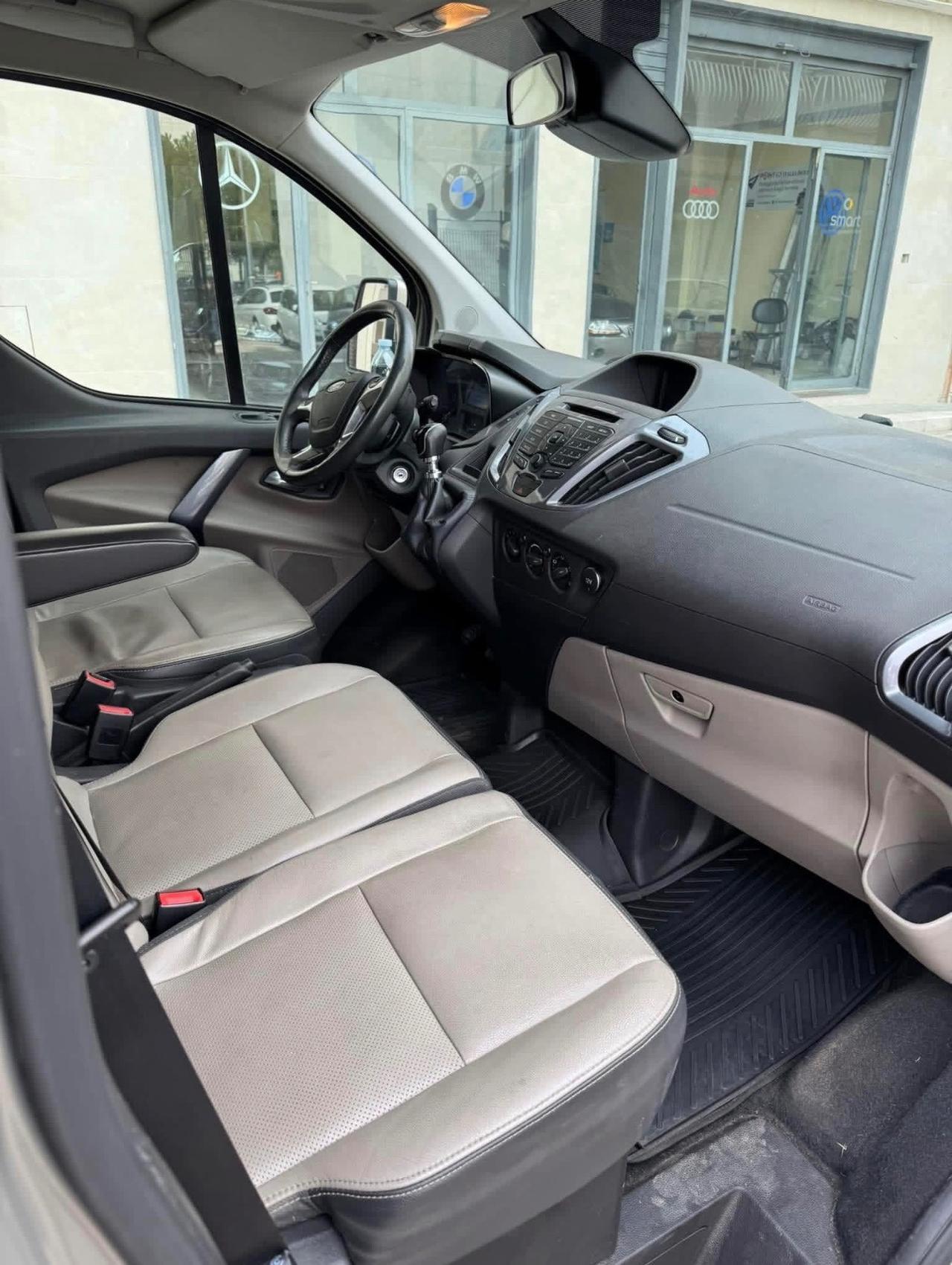 Ford Tourneo Custom 300 2.2 TDCi 155CV PL Titanium