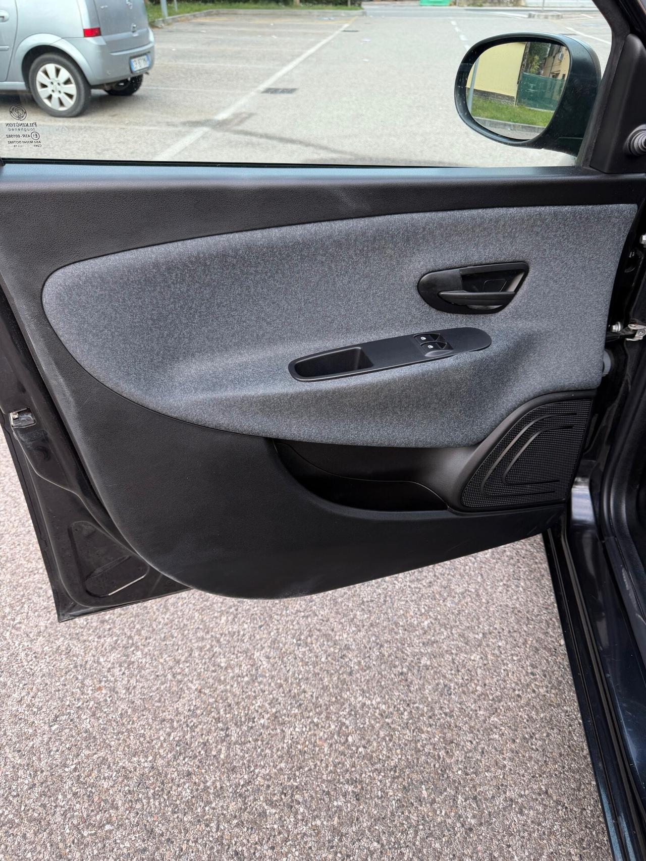 Lancia Ypsilon 1.2 Gpl - NEOPATENTATI - 12 MESI DI GARANZIA -