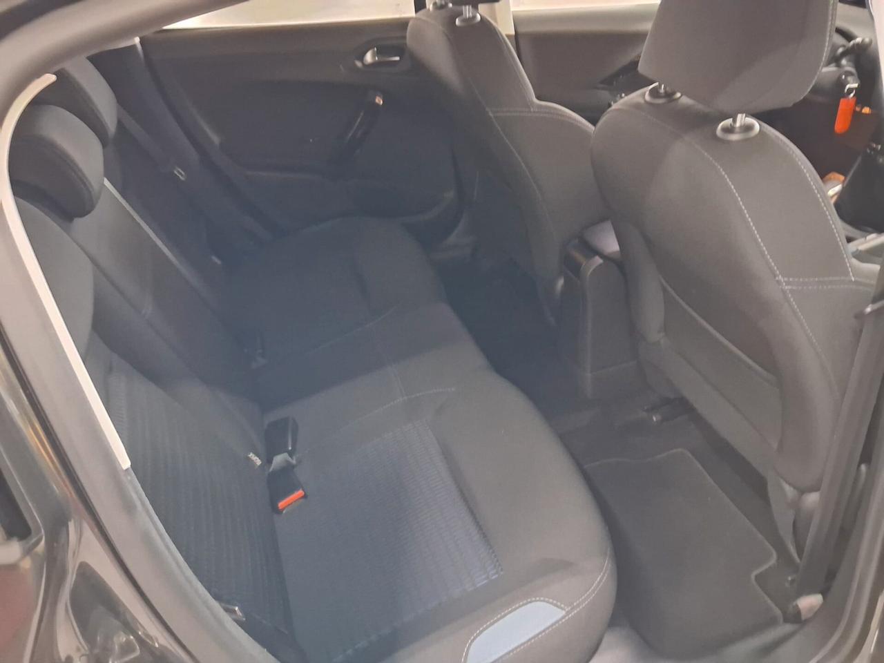 Peugeot 208 1.4 HDi 68 CV 5 porte Allure