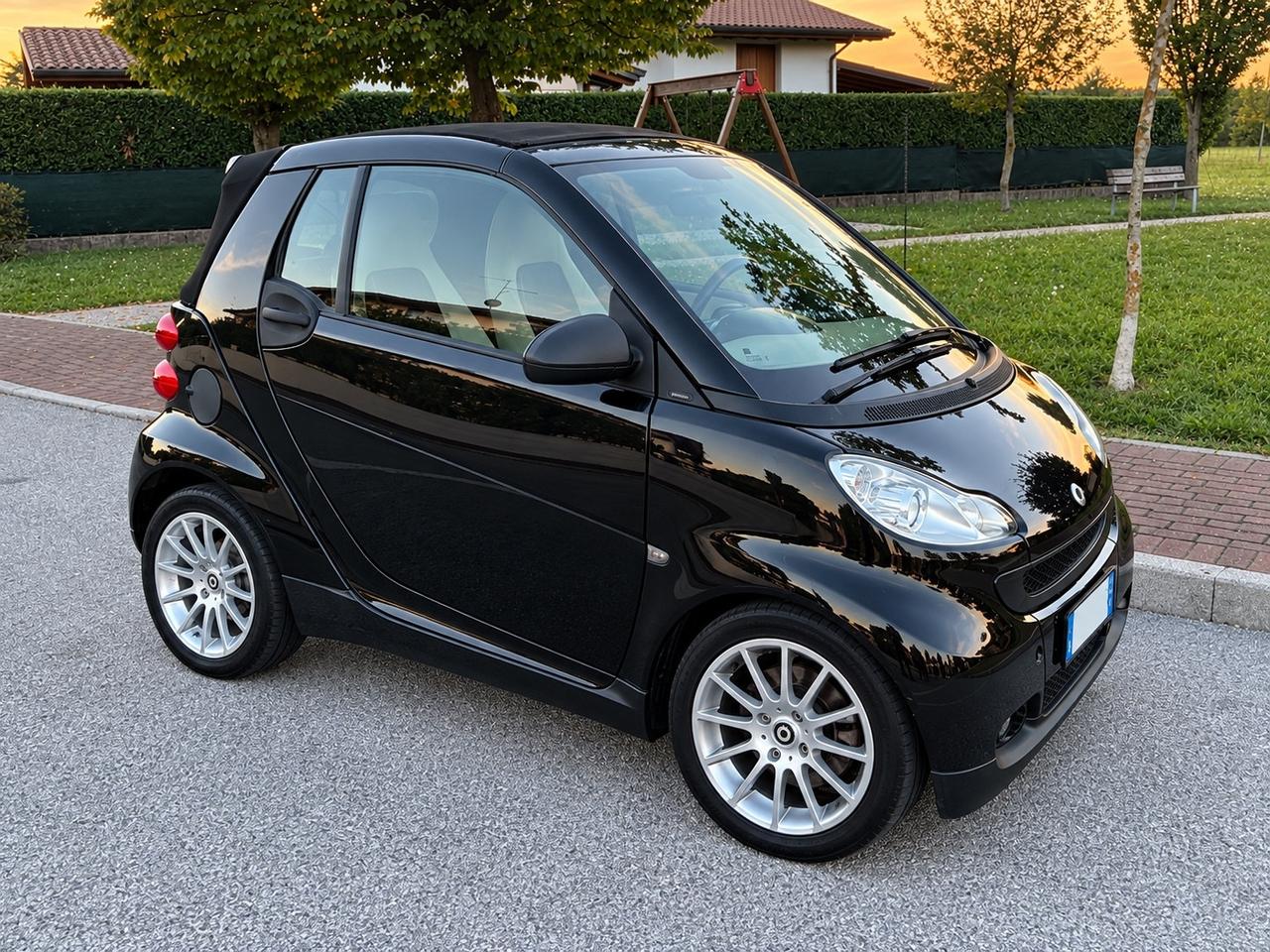 Smart ForTwo 1000 52 kW MHD cabrio pure