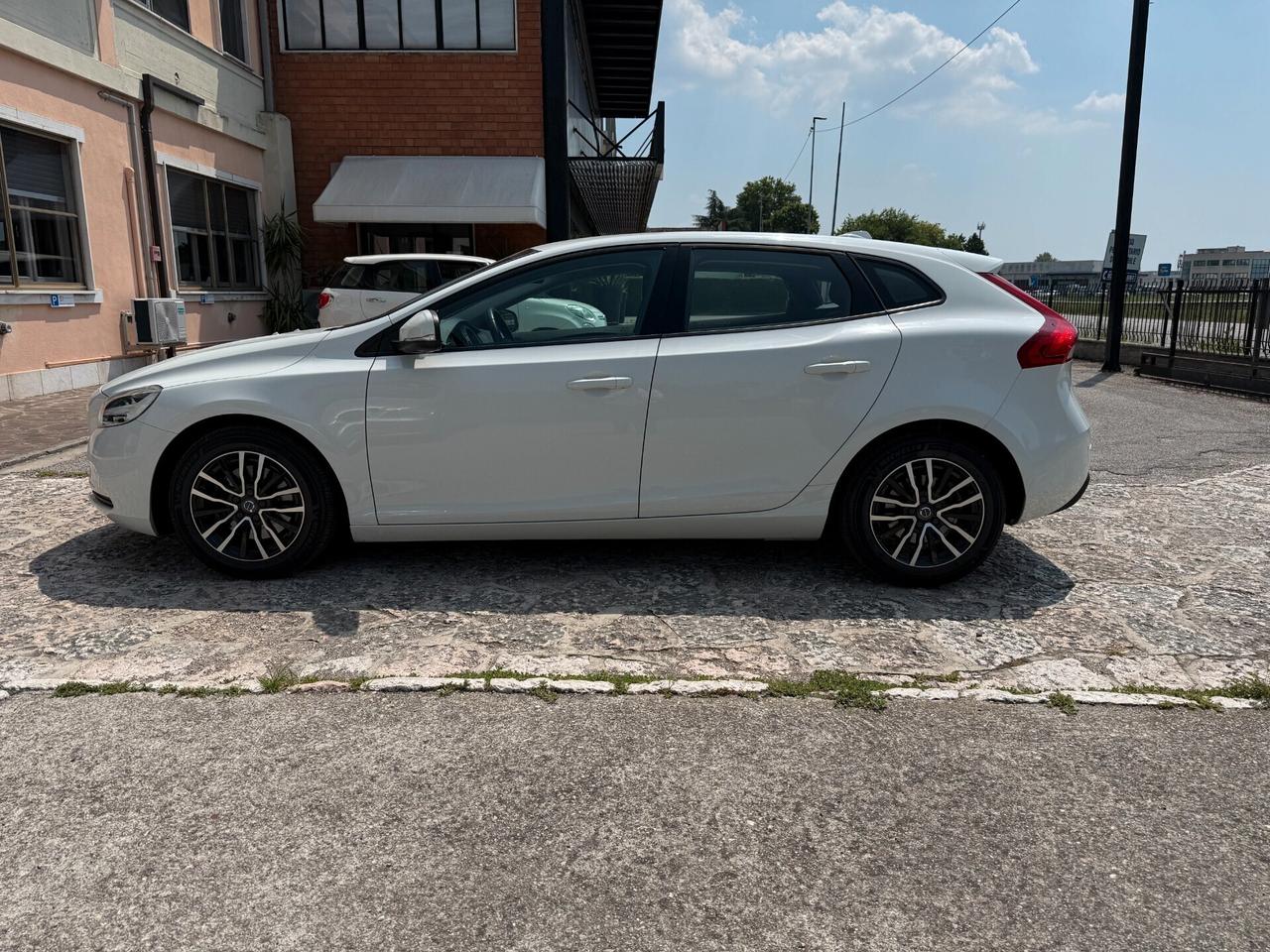 Volvo V40 T2 Momentum