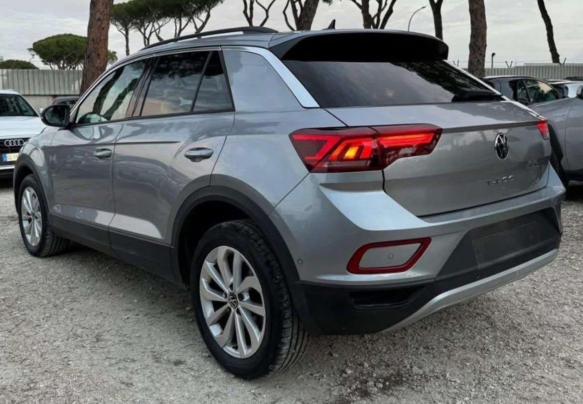 VOLKSWAGEN T ROC BENZINA AUTO A NOLEGGIO
