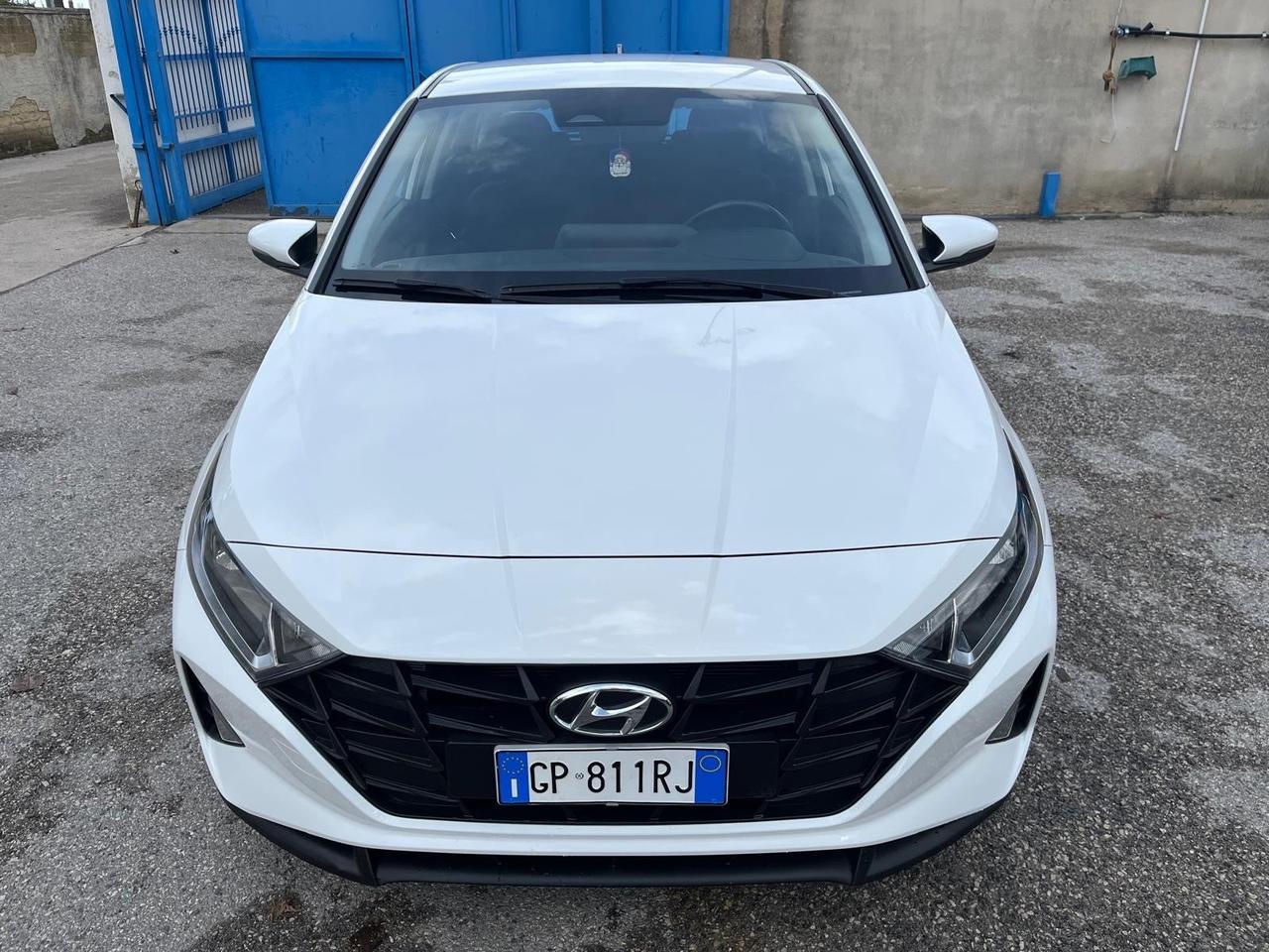 Hyundai i20-1.2 benz-full-2023