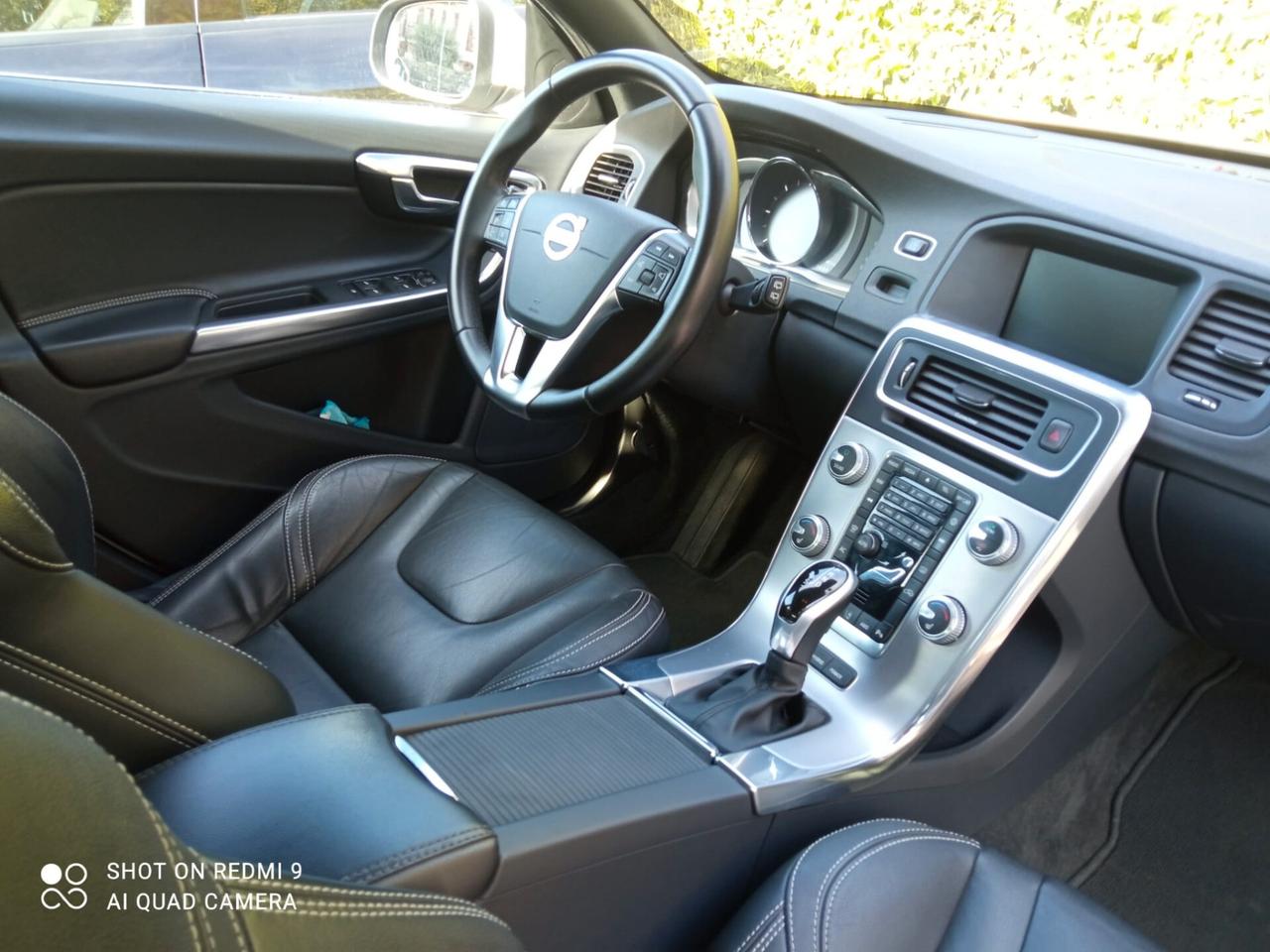 VOLVO V60 D6 Twin Engine Geartronic Momentum