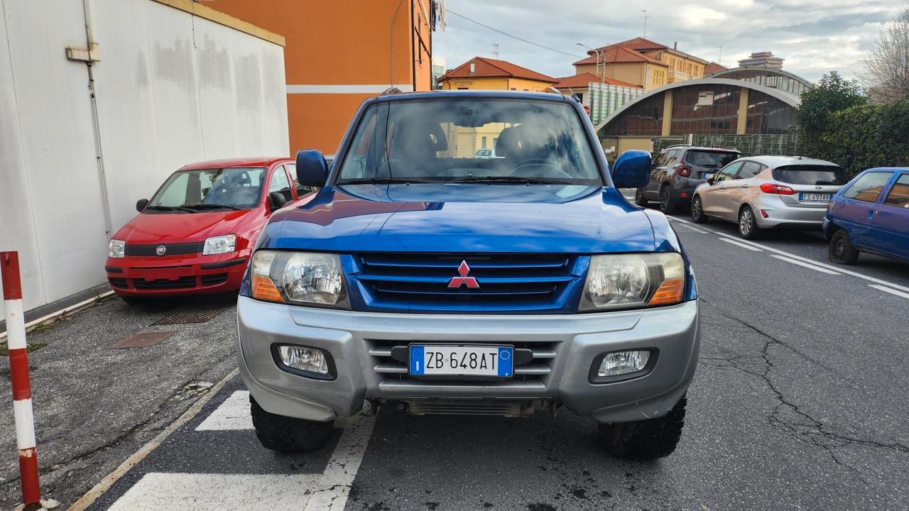Mitsubishi Pajero 2.5 TDI 3p. GLS1