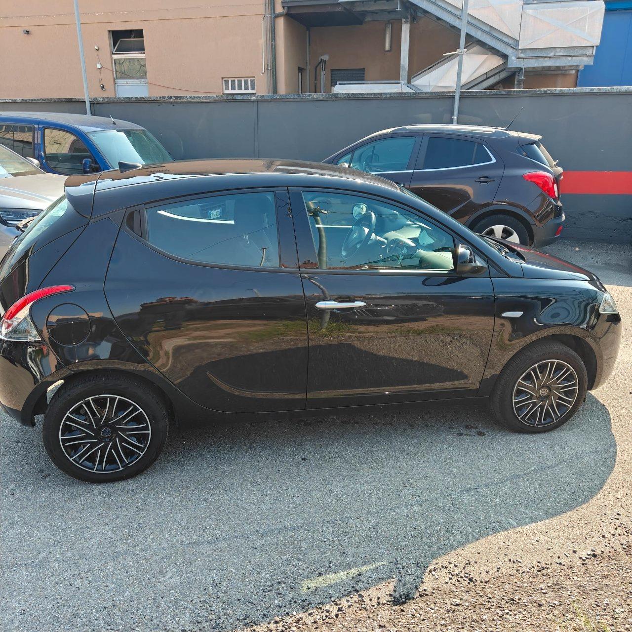 LANCIA Y Ypsilon 1.0 firefly hybrid Silver s&s 70cv