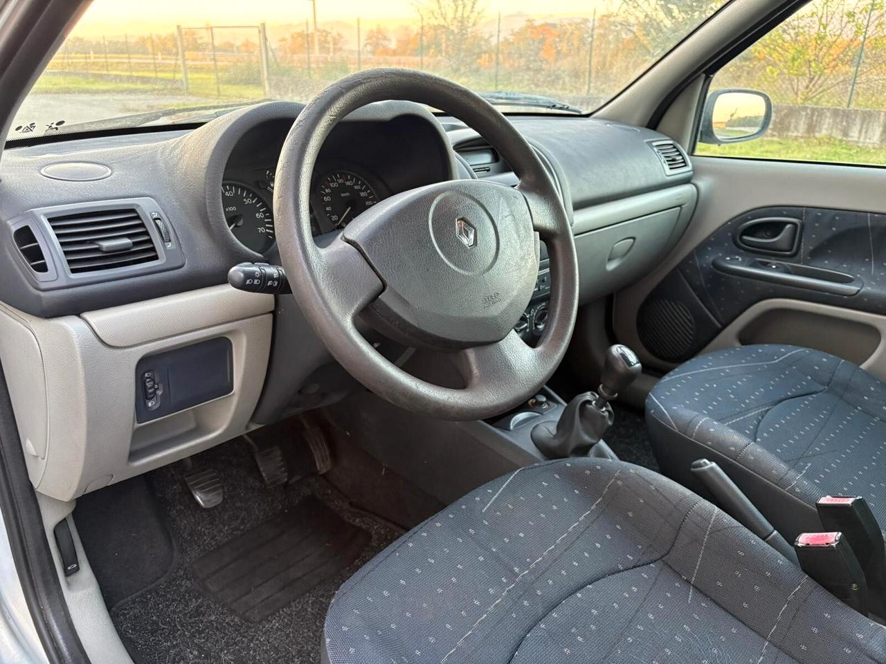 Renault Clio 1.2 16V 5 porte NEOPATENTATI