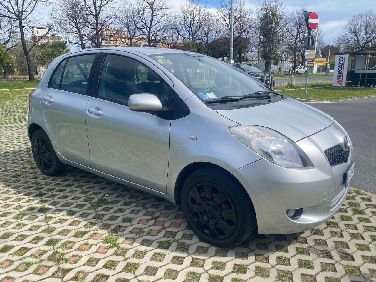 Toyota Yaris 1.0 5 porte Sol