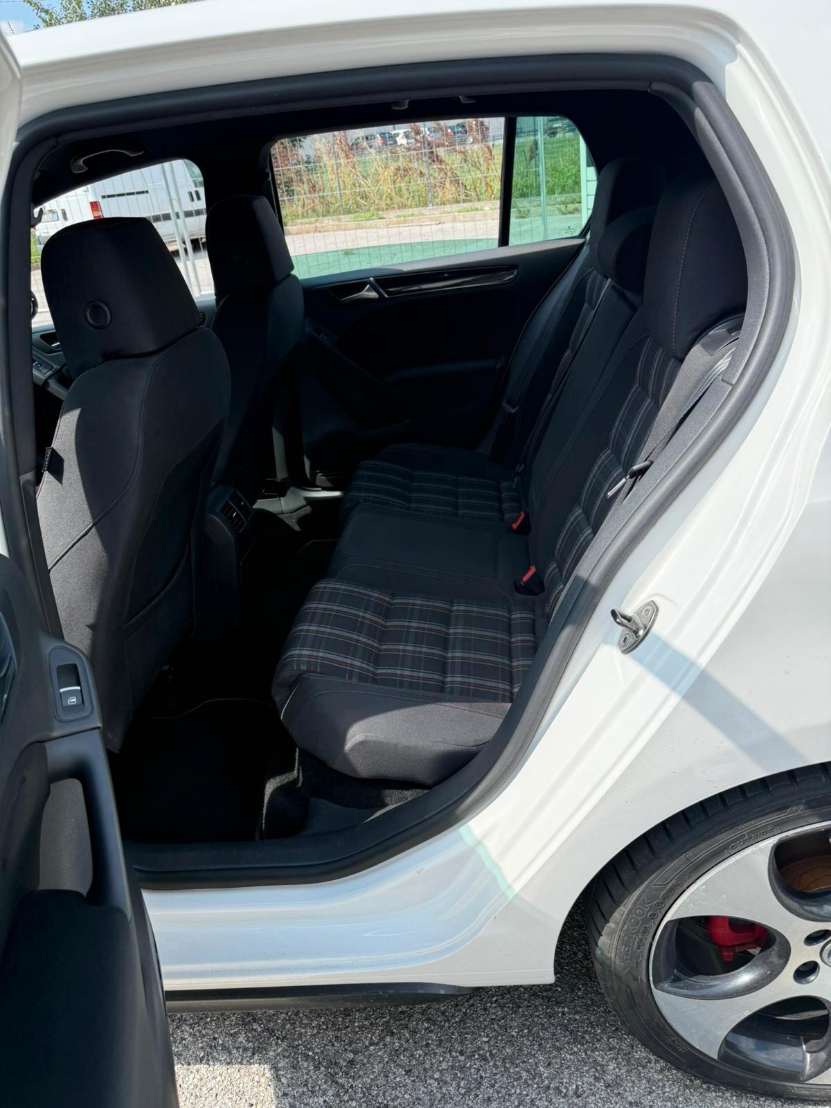 Volkswagen Golf GTI 2.0 TSI DSG 5p.