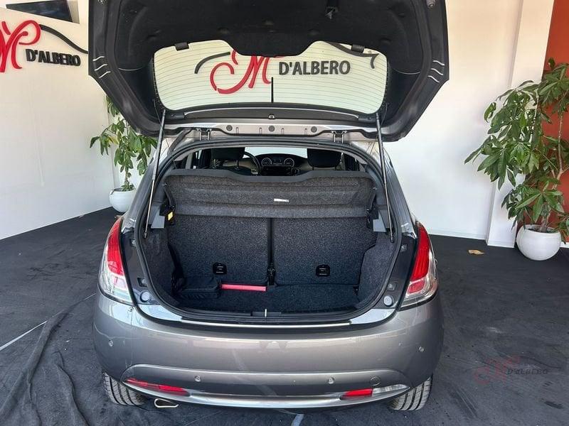 Lancia Ypsilon 1.0 FireFly 70cv Hybrid ALBERTA FERRETTI
