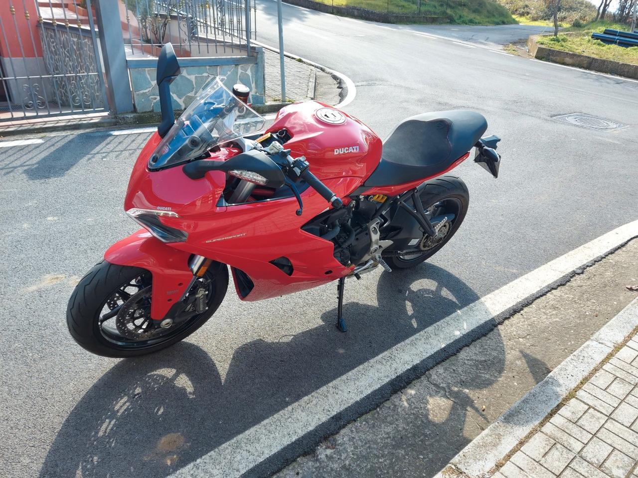 Ducati 937 super sport