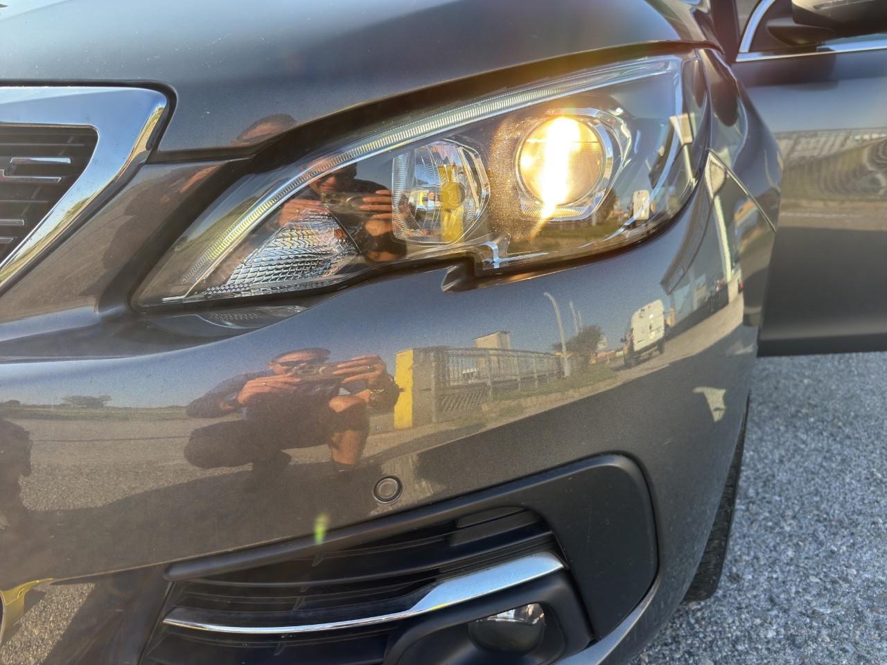 Peugeot 308 B.HDi 130 CV ALLURE -NAVI-XENO-SENSORI ANT/POST-E6D-CERCHI 17-VETRI PRIVACY-