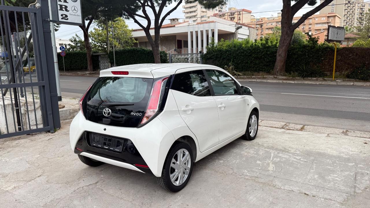 Toyota Aygo 1.0 VVT-i 69 CV 5 porte x-play