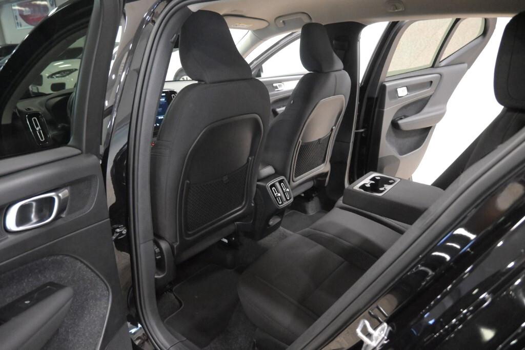 Volvo XC40 D3 Momentum Pro (150 cv)